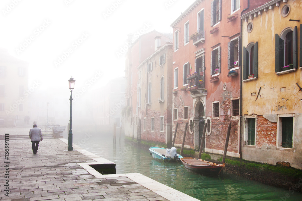 Obraz premium morgendliches Venedig im Nebel
