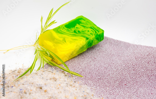 натуральное зеленое мыло и морская соль