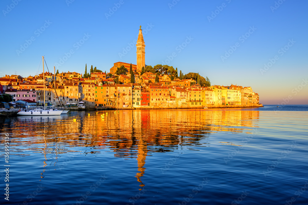 Fototapeta premium Old town of Rovinj, Croatia, on sunrise