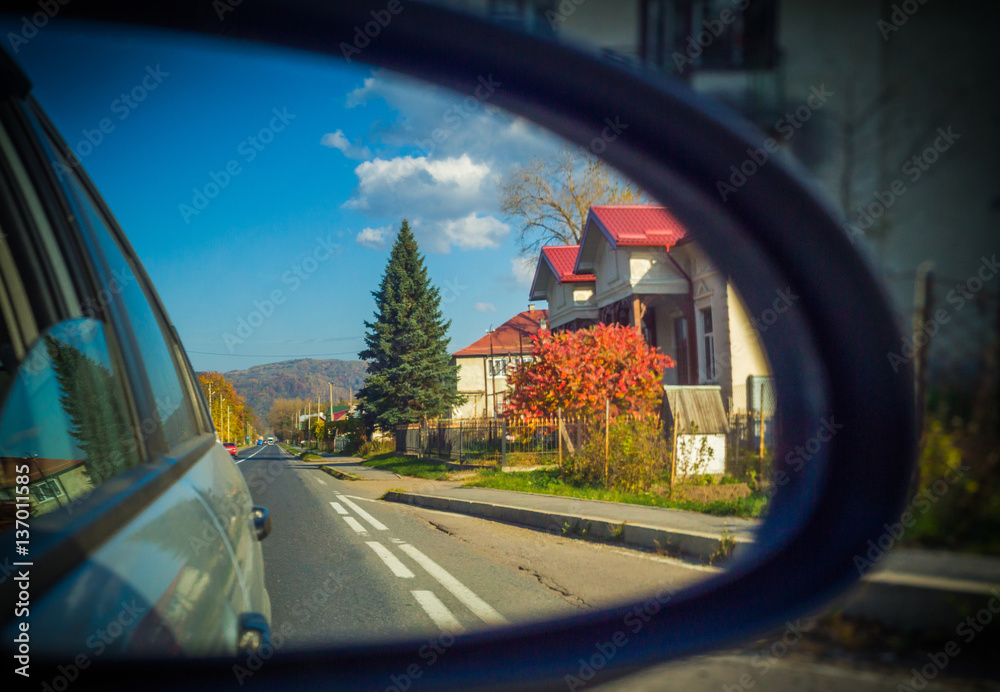 Φωτογραφία Rearview mirror with reflection