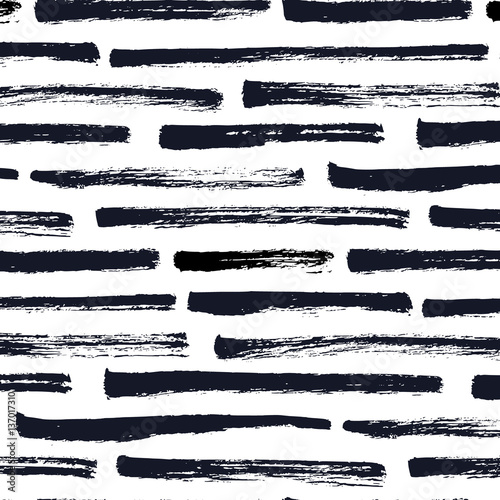 Dry brush stripe pattern © vera_holera