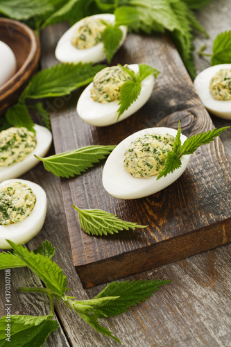 Boiled eggs stuffed with nettles
