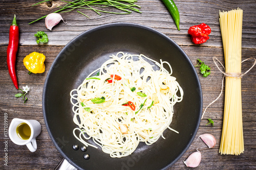 Spaghetti Aglio Olio e Peperoncino Food with Ingredients