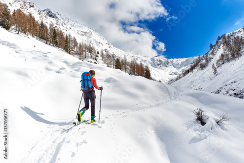 Girl makes ski mountaineering alone