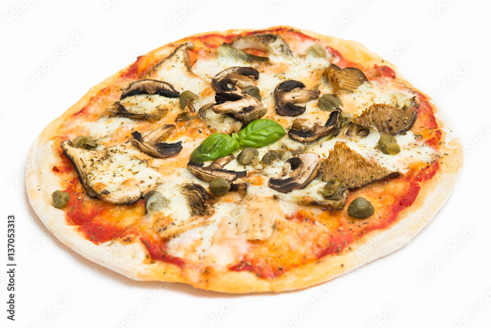 Pizza ai funghi, mozzarella,sugo, capperi e origano