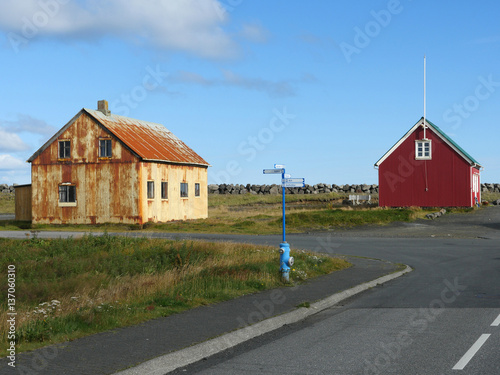 Fototapeta Naklejka Na Ścianę i Meble -  Wellblechhäuser in Grindavík in Südwestisland