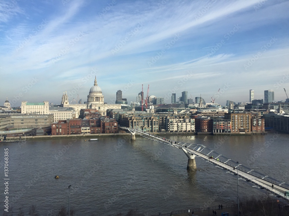 Vista di St Paul e del Millennium Bridge dall'alto, Londra, Uk