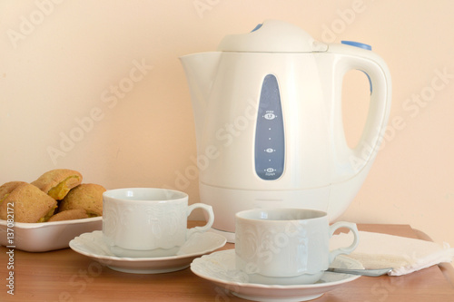 electric kettle and two cups