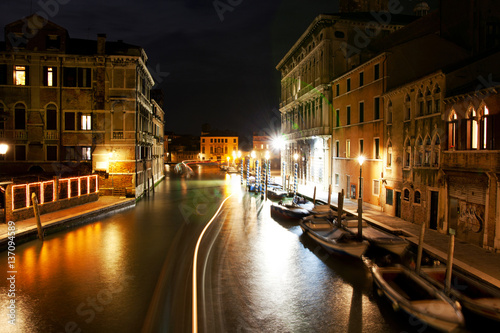 Steg in Venedig bei Nacht