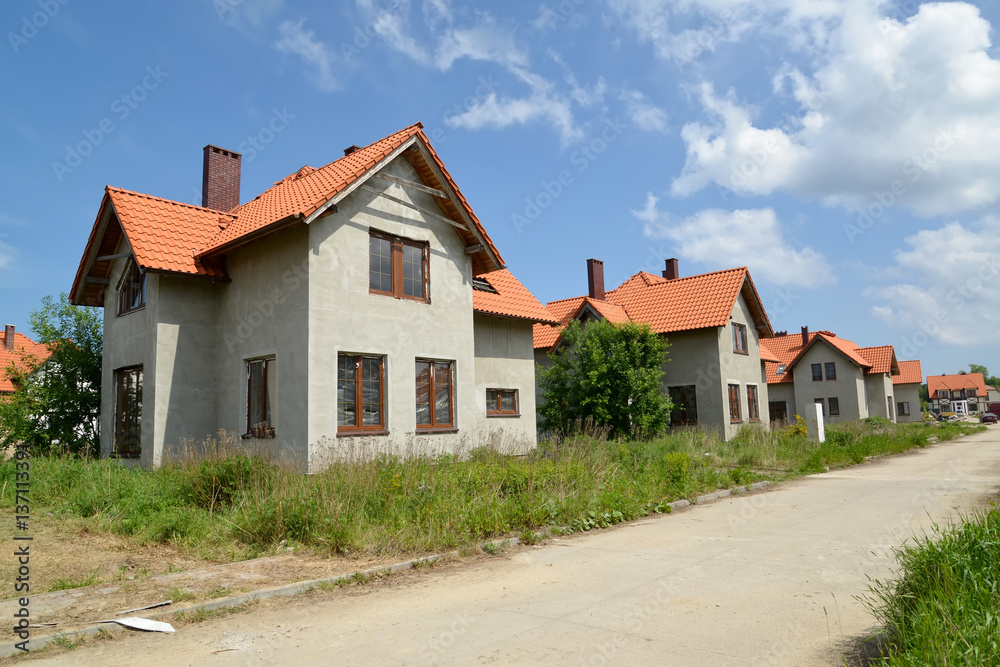 New cottages in the settlement under construction
