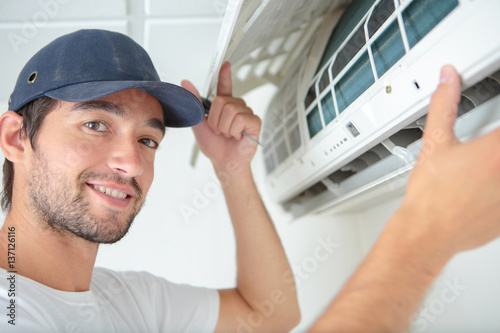 Принти на полотні Portrait of air conditioning serviceman