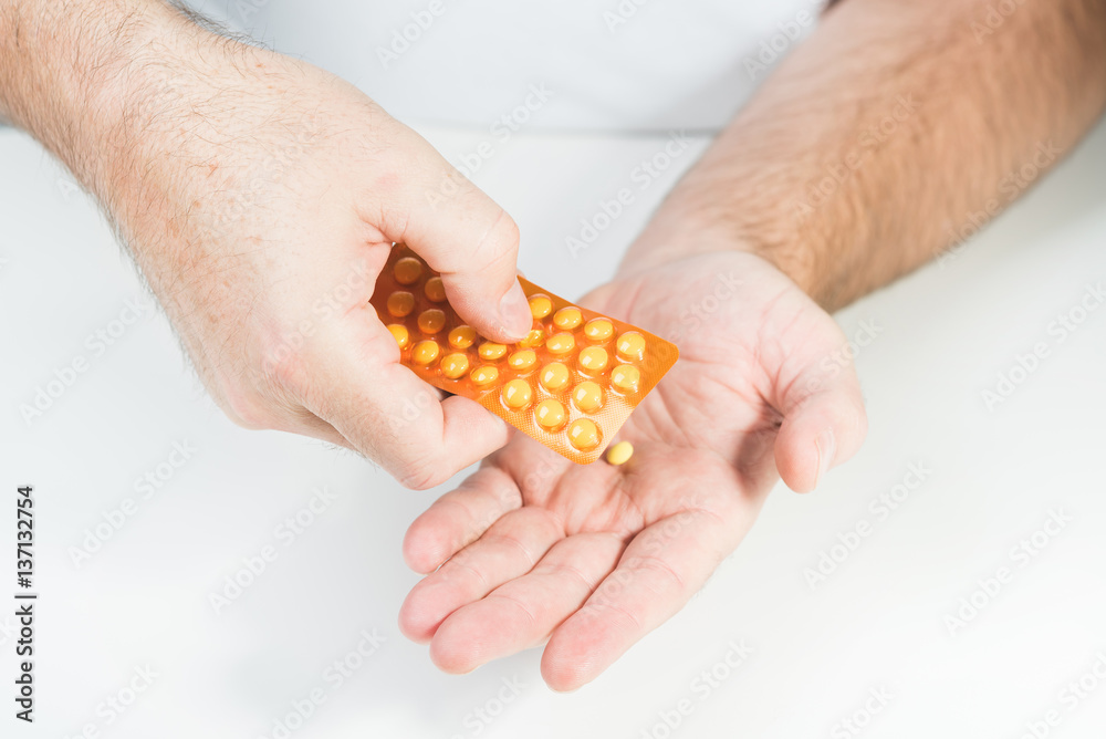 Obraz premium Man taking drugs