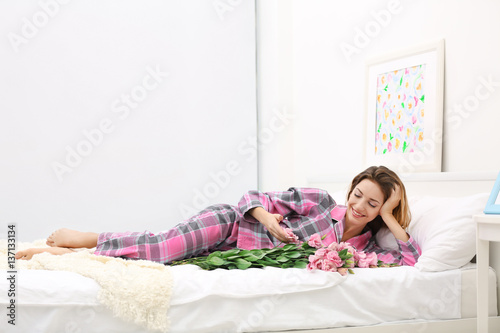 Young cheerful woman with b...