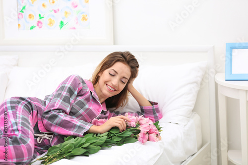 Young cheerful woman with b...