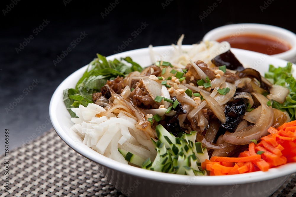 Fresh Vegetables, Raw Meat Topped with Bunbossao Fresh Vegetables, Raw Meat Topped with Bunbossao