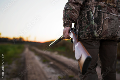Obraz na plátně Hunter with rifle
