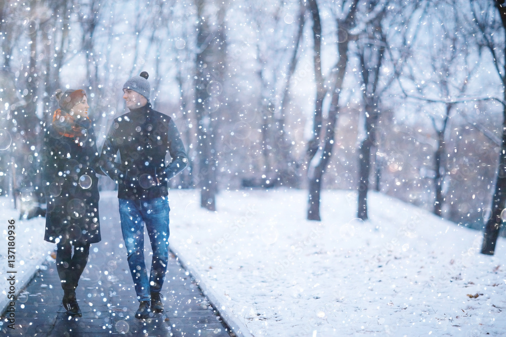 couple snowing city street