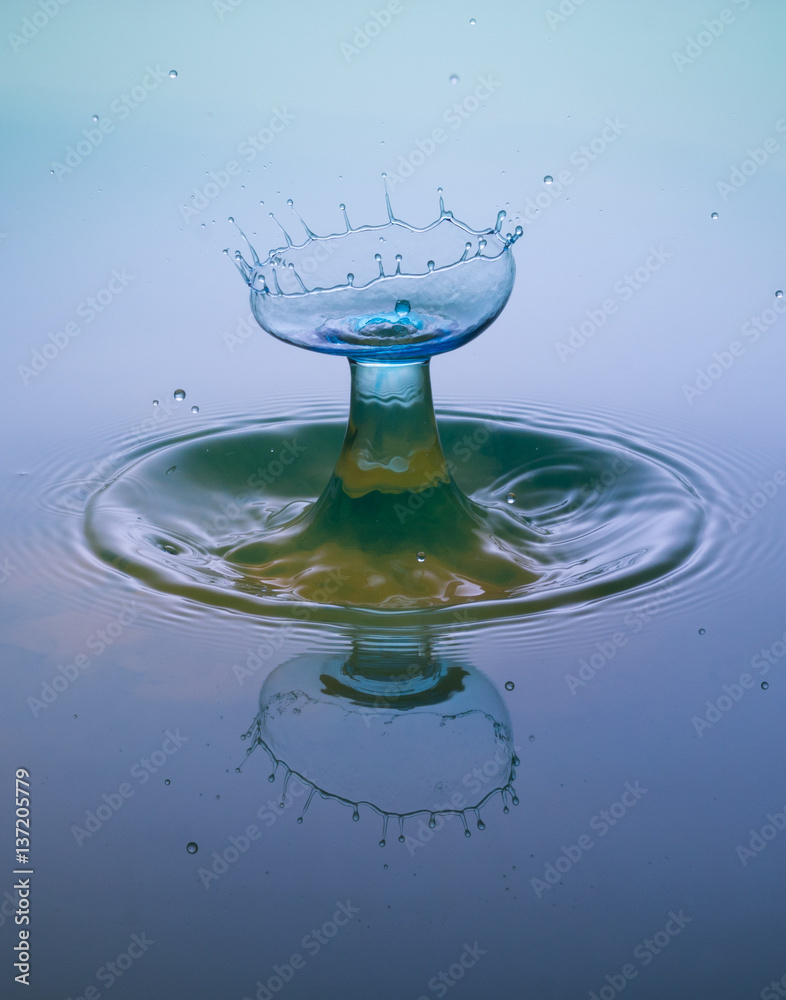 Tropfenfotografie in Blau