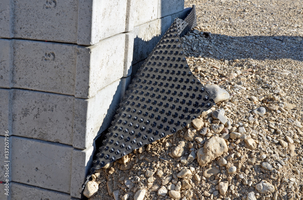 Abdichtung bei Haus, Mauer