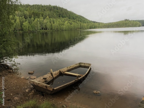 Fototapeta Naklejka Na Ścianę i Meble -  Boot auf einem See in Schweden