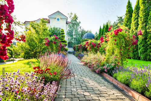 Fototapeta Naklejka Na Ścianę i Meble -  beautiful landscaping with beautiful plants
