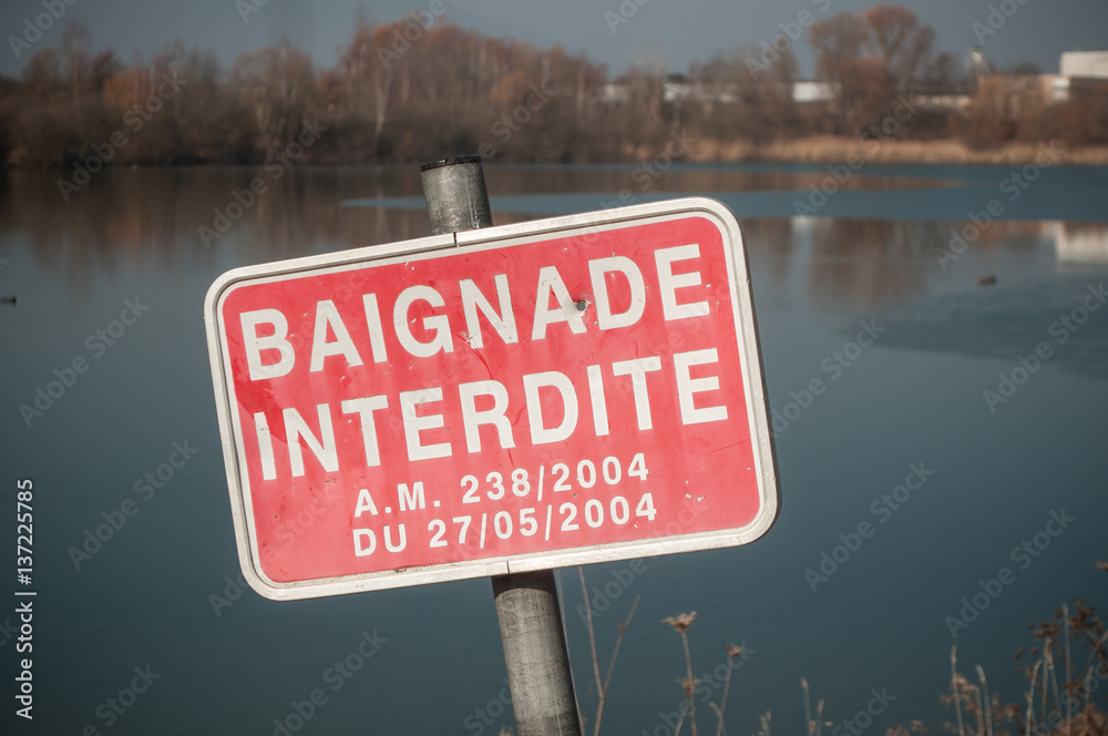 panneau baignade interdite au bord d'un lac Stock Photo Adobe Stock panneau baignade interdite au bord d'un lac Stock Photo Adobe Stock