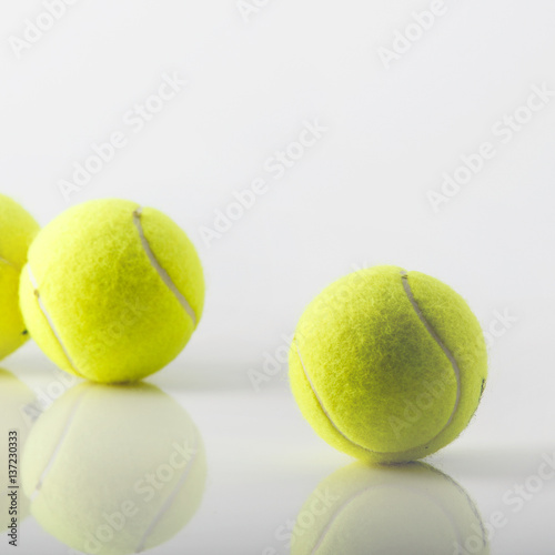 Теннисный мяч  © alefat