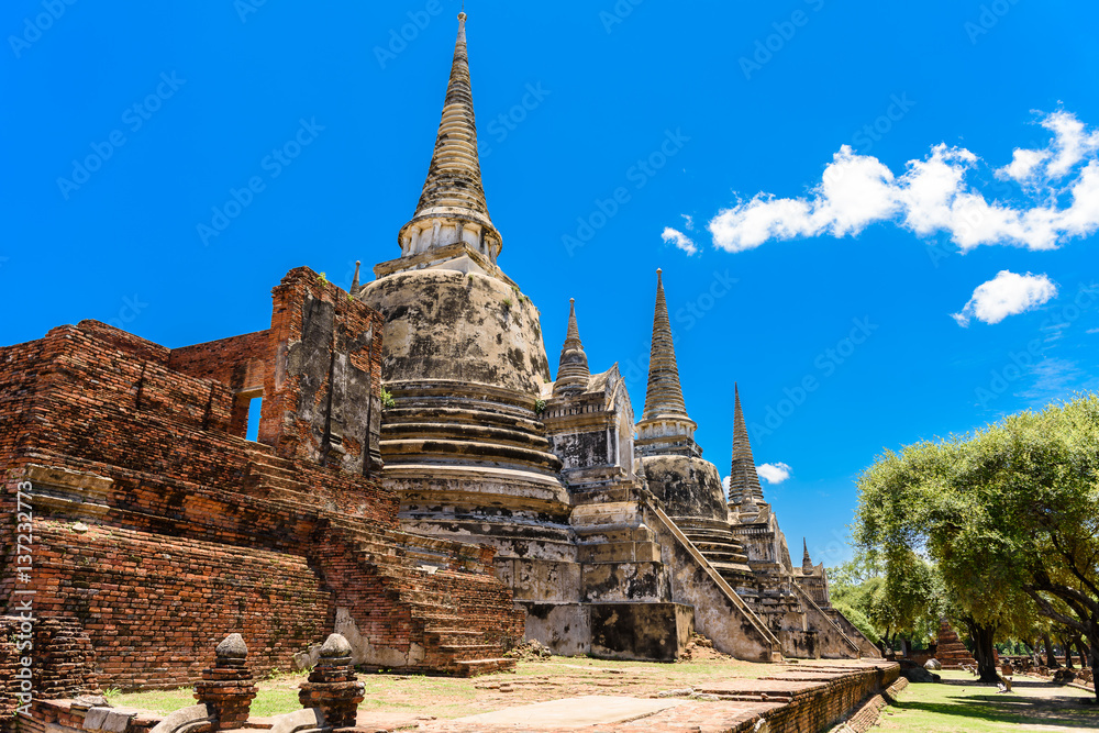 Obraz premium Ancient Pagoda in Wat Phrasisanpetch (Phra Si Sanphet). Ayutthaya historical city, Thailand