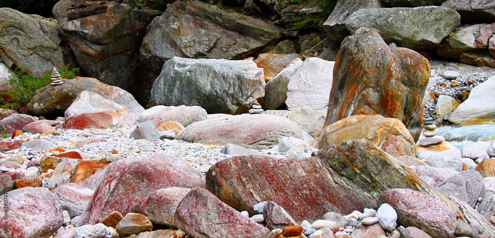 Gebirgsbach im Tessin Gebirgsbach im Tessin