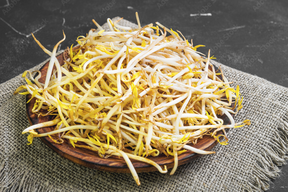 Bean sprouts in the plate