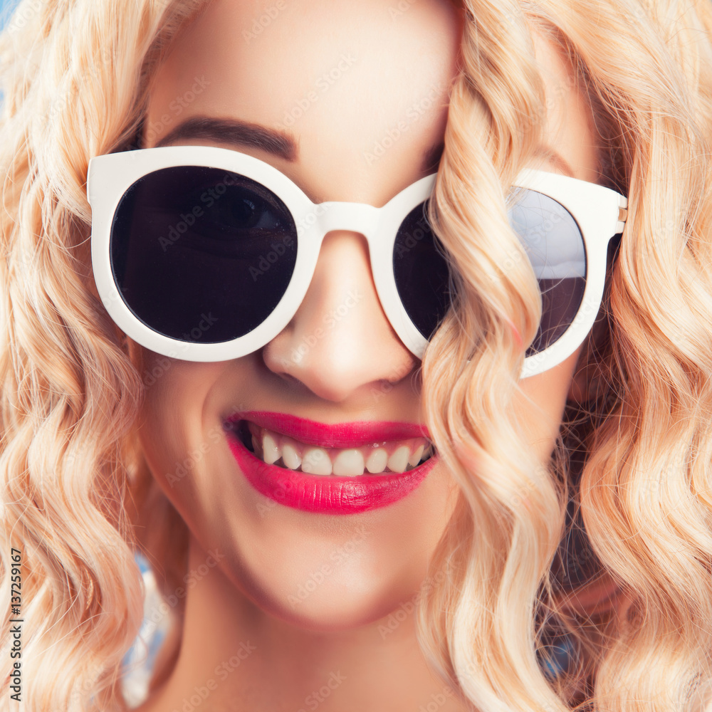 Naklejka premium Beautiful blonde girl on a blue background