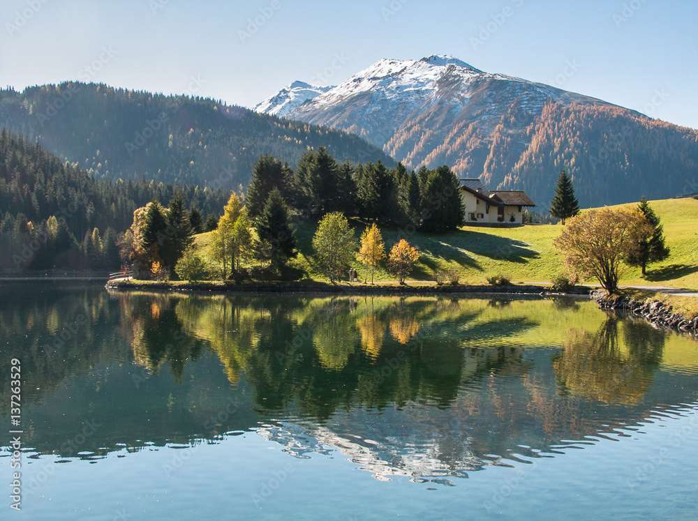 Fototapeta premium Autumn at the Davosersee, Graubunden, Switserland, EU