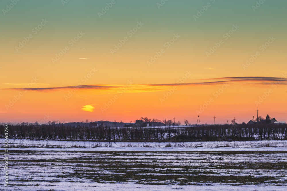 Obraz premium Dusk over Snow Covered Fields
