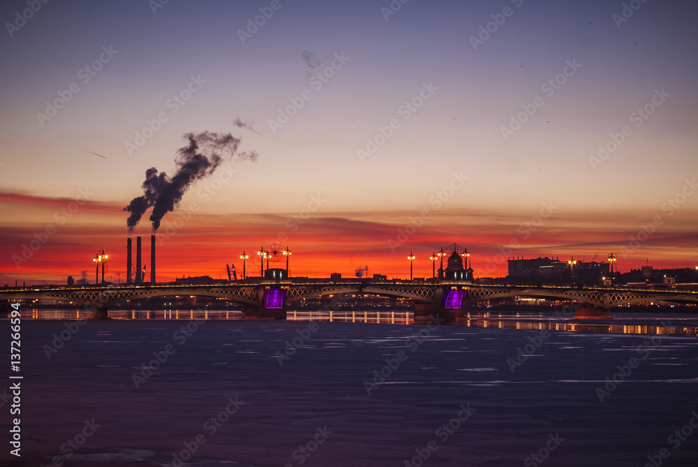 Fototapeta premium Winter sunset view of the bridge
