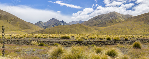 Εκτύπωση καμβά Panorama of the tussock and mountains through Lindis Pass, an Alpine Pass in the