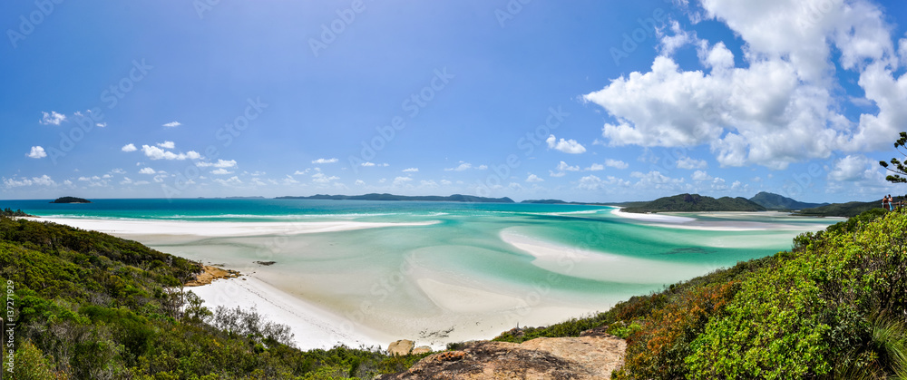 Obraz premium XXL panorama of Whitehaven Beach on Whitsunday Island in Queensland, Australia. The popular tourist destination is known for its pure white sands. Accessible from Airlie Beach, near Hamiltion Island.