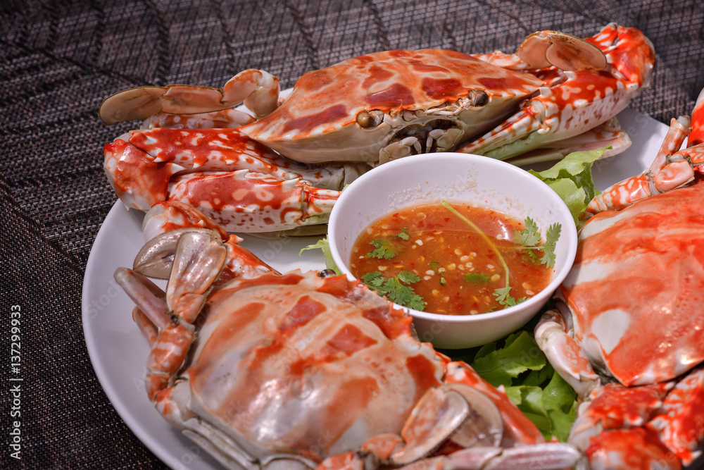 Steamed Crab with Thai spicy seafood sauce