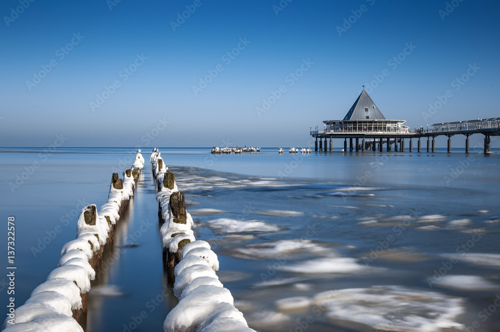 Obraz premium Morze Bałtyckie zimą Uznam