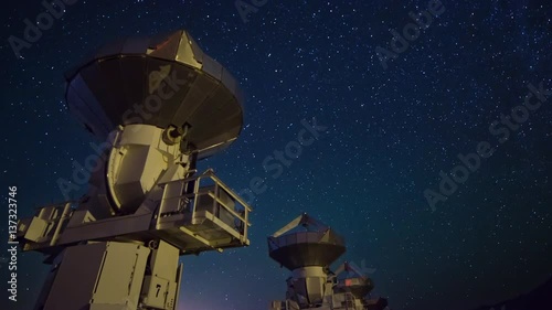 Wallpaper Mural Astro Timelapse of Starry Sky over Array of Radio Observatories -Zoom Out- Torontodigital.ca