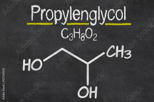 Schiefertafel mit der chemischen Formel von Propylenglycol