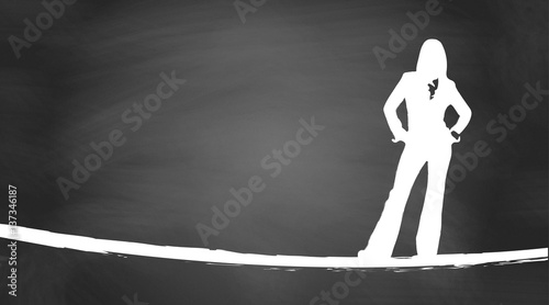 Geschäftsfrau bei der Arbeit | Silhouette | auf Kreidetafel