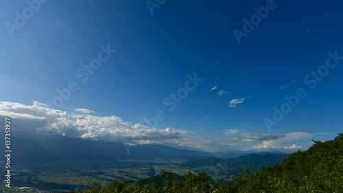 伊那谷の風景　陣馬形山からの眺め