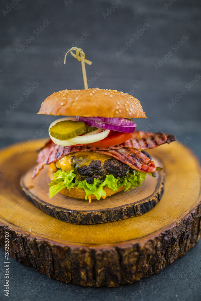 Φωτογραφία Tasty street food grilled beef burger in crispy shortbread with lettuce and mayo
