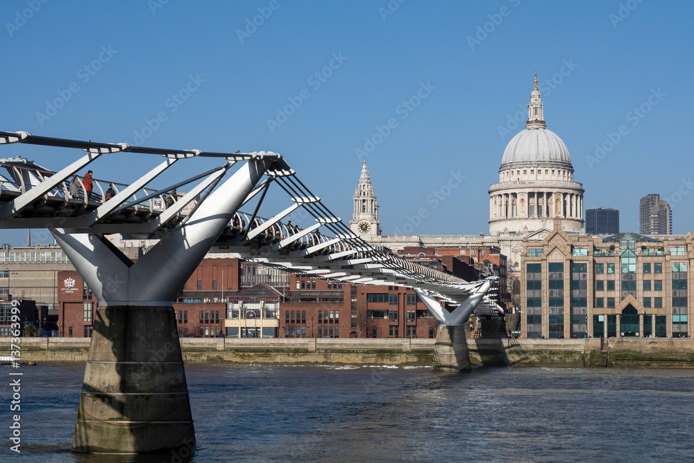 Fototapeta premium Millennium Bridge and St Pauls Cathedral