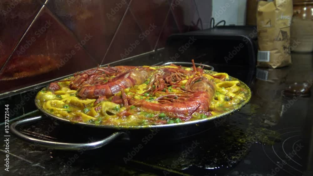 4k, Cooking seafood Paella, tipical delicious spanish food -Dan 4k, Cooking seafood Paella, tipical delicious spanish food -Dan