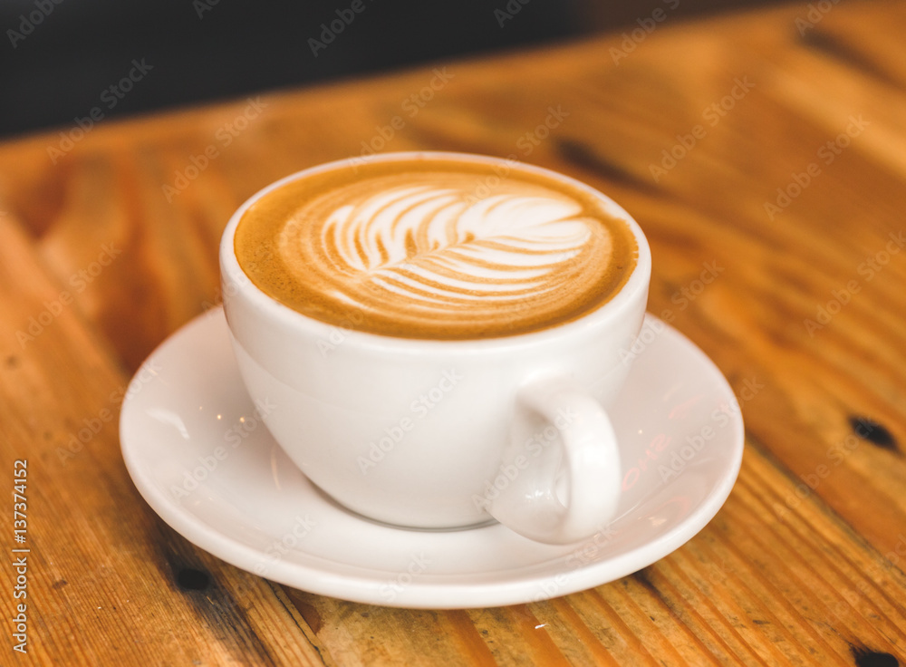 Φωτογραφία Perfect cappuccino in white cup on wood table