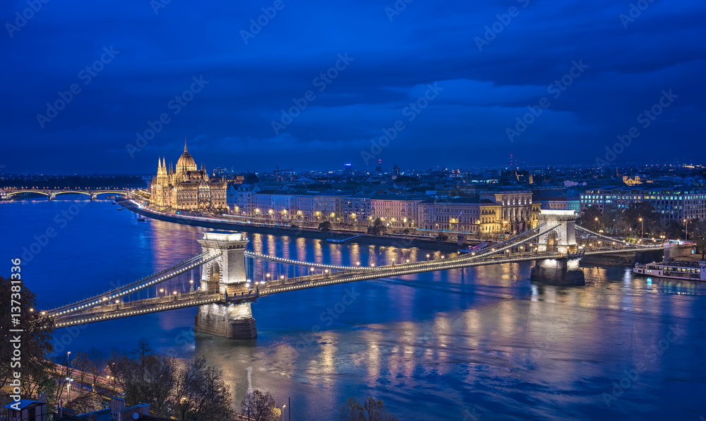 Nice night view on the famous Chain Bridge in Budapest, Hungary 