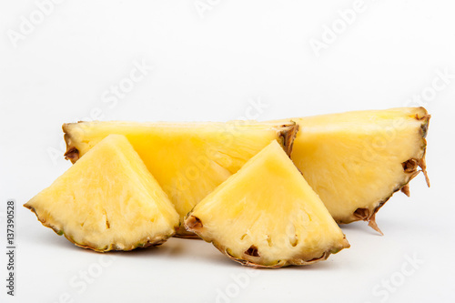 кусочки ананаса