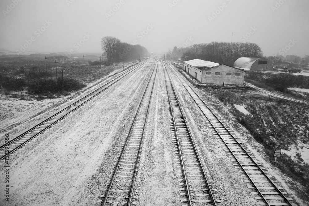 Long train tracks