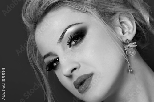 Obraz na płótnie Beauty close-up portrait of glamour woman with heart on the neck on pink background. Woman is looking down. Picture with space for text w salonie
